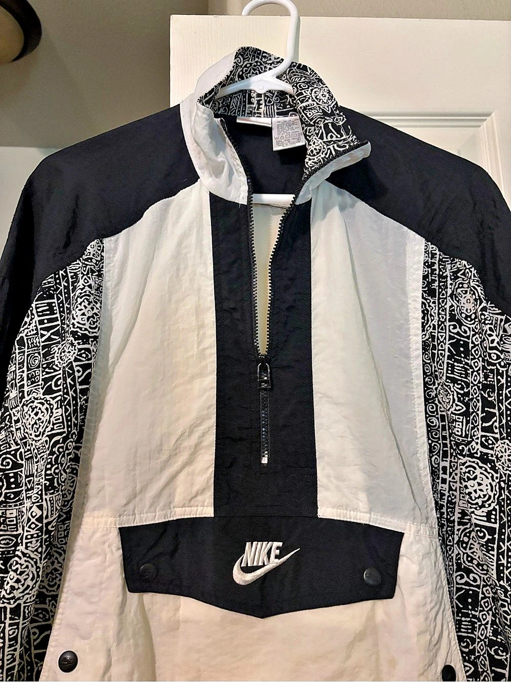 Nike Windbreaker Jacket Black & White Large